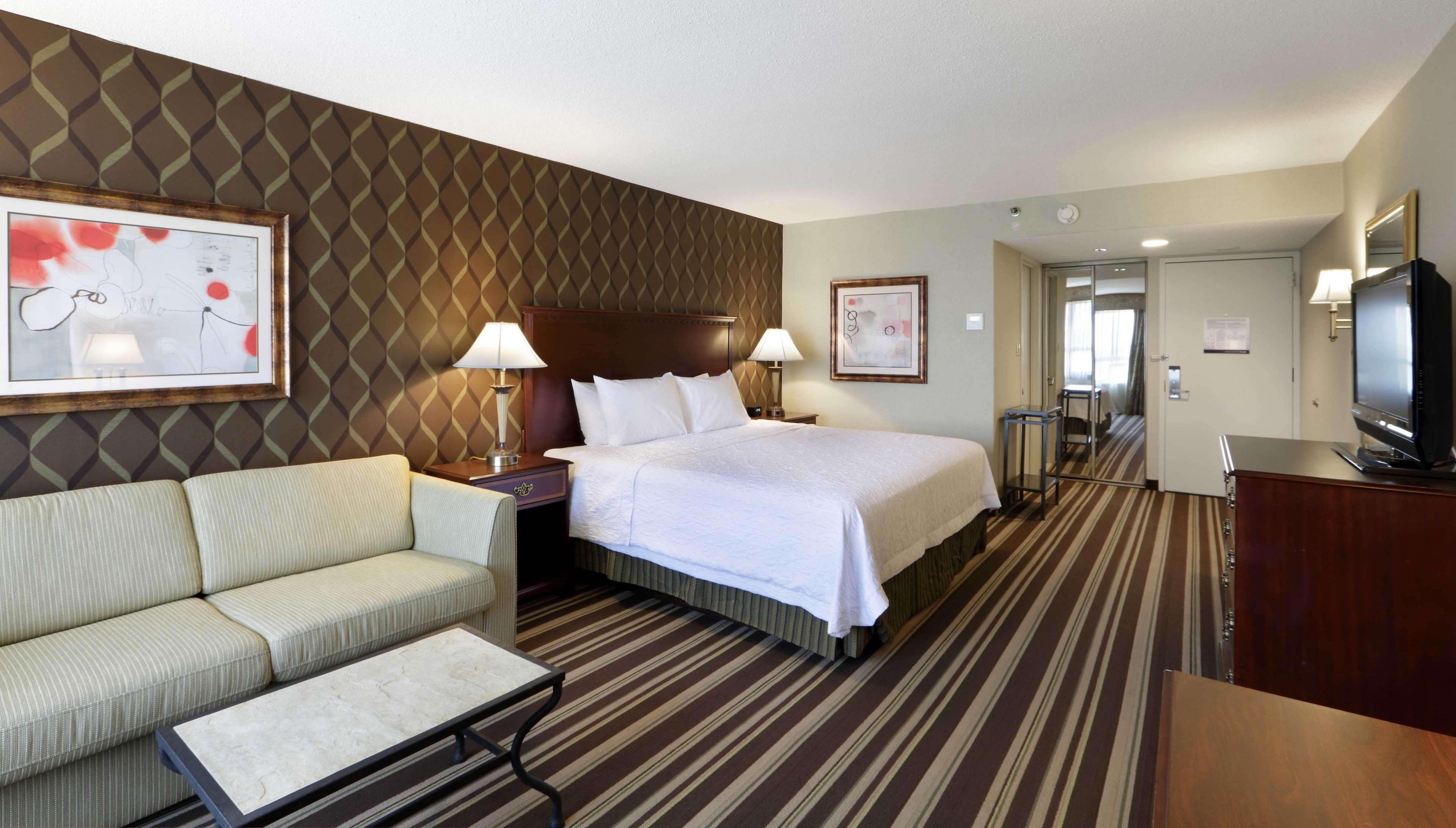 Hampton Inn Boston-Natick Exterior photo