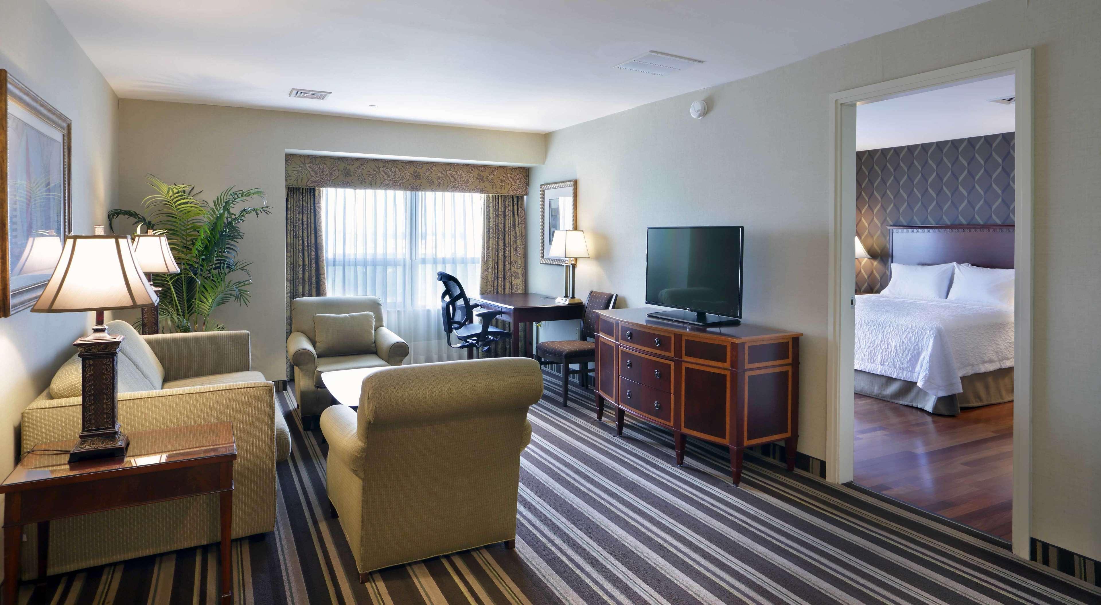 Hampton Inn Boston-Natick Exterior photo