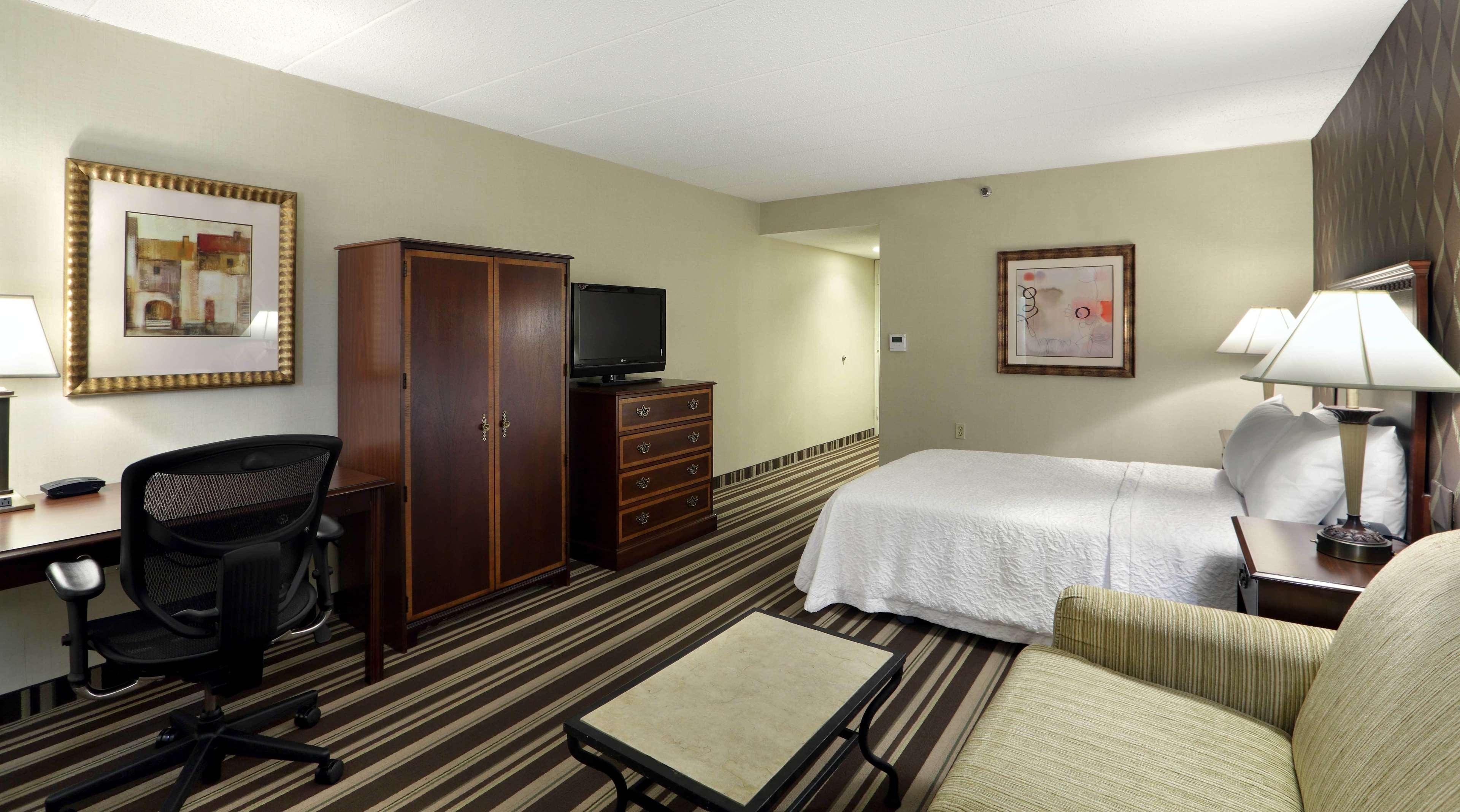 Hampton Inn Boston-Natick Exterior photo