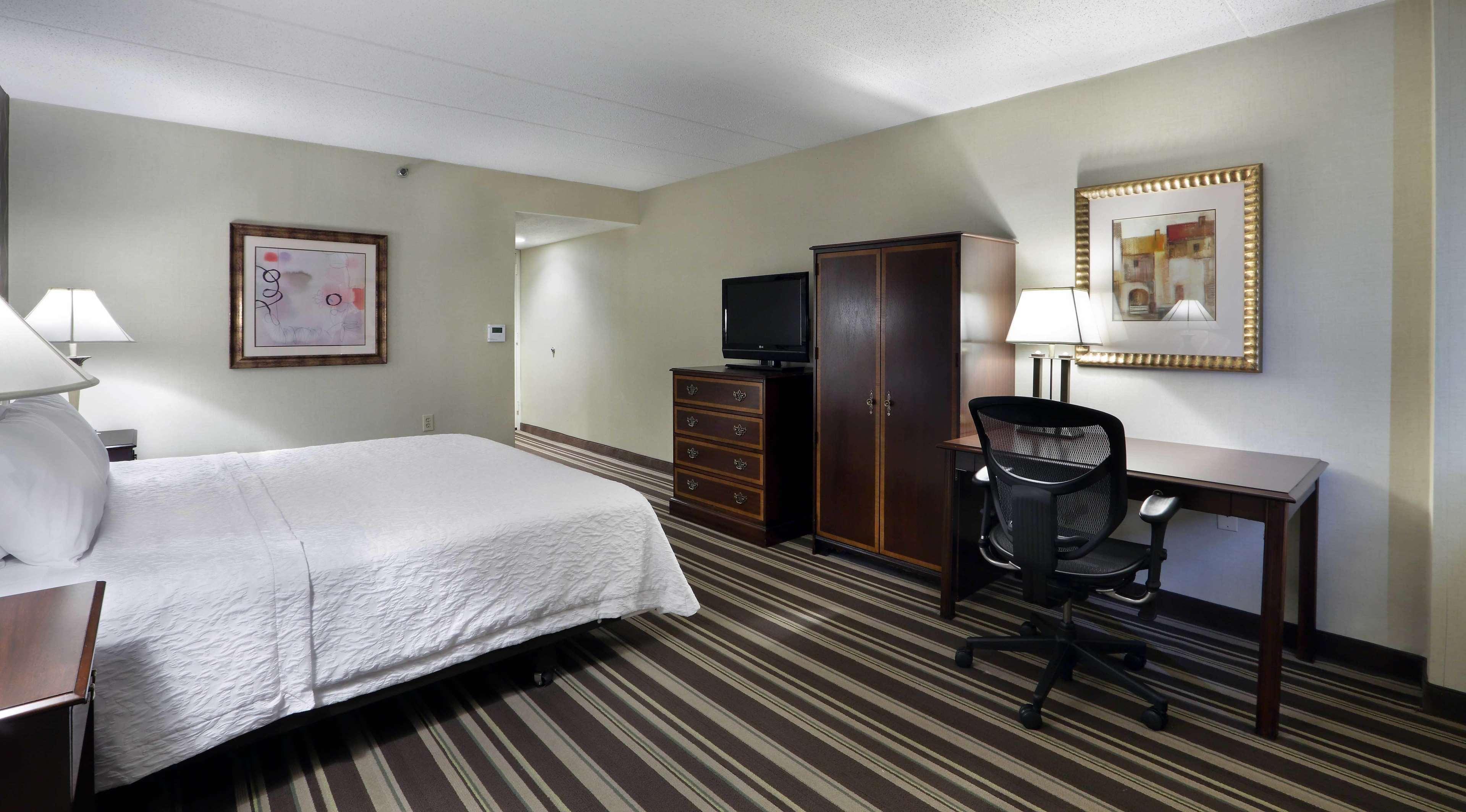 Hampton Inn Boston-Natick Exterior photo