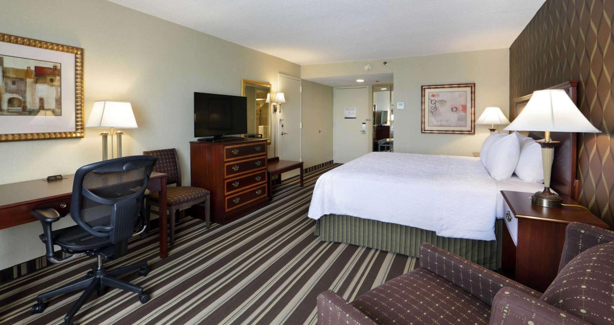 Hampton Inn Boston-Natick Exterior photo